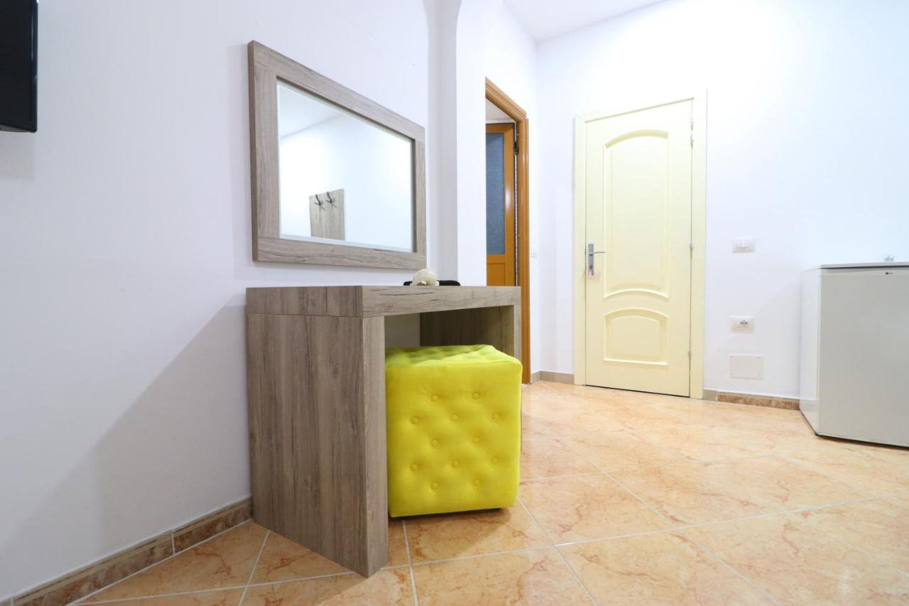 Hotel Kristal Vlore Exterior photo