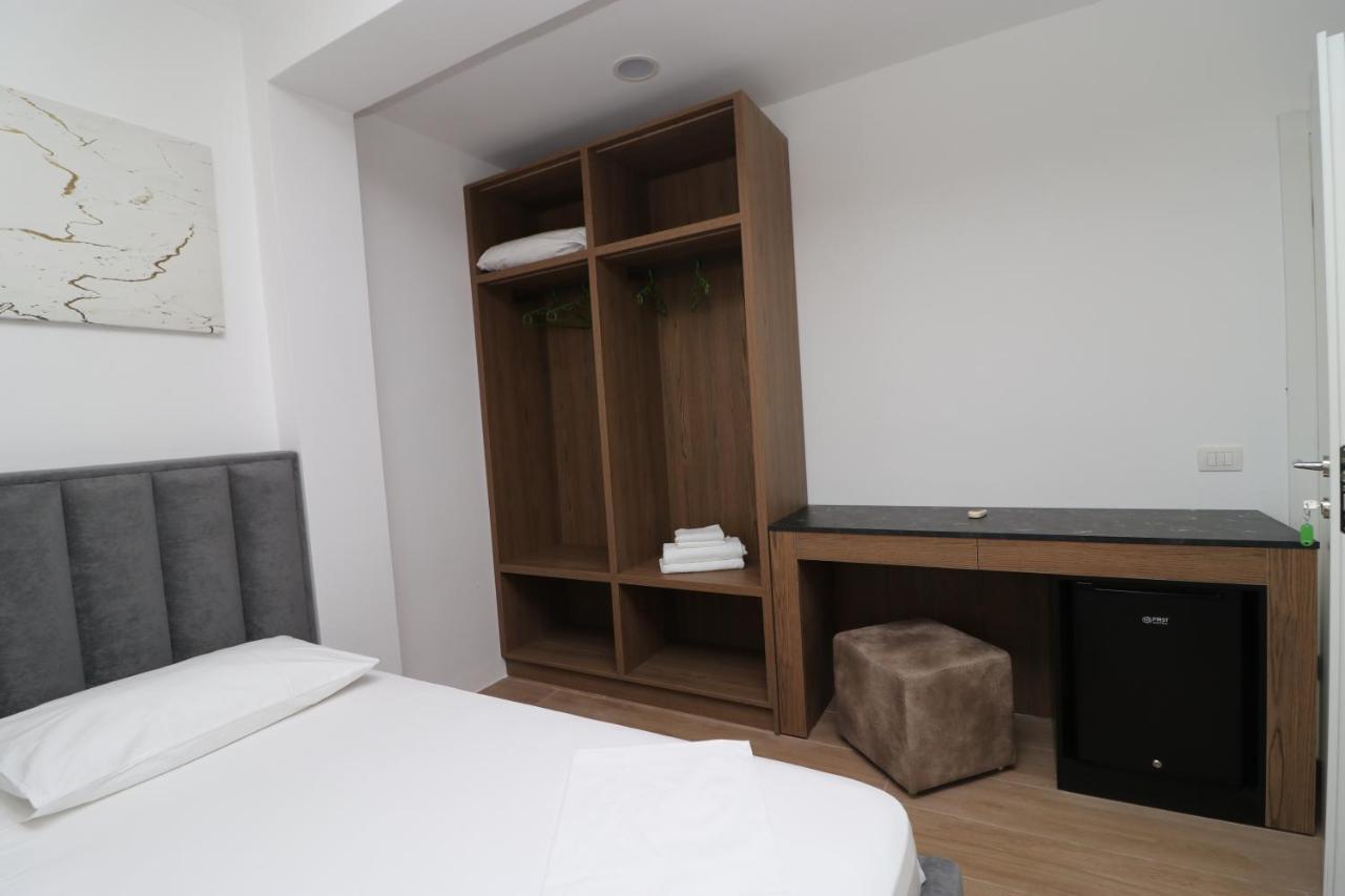 Hotel Kristal Vlore Exterior photo