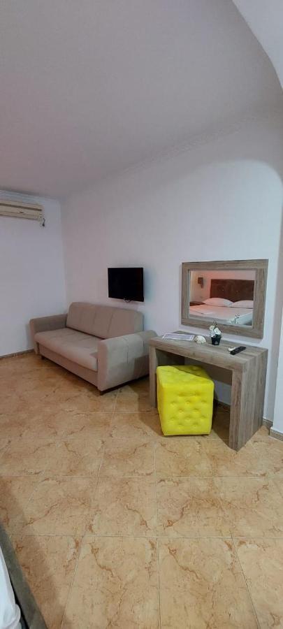 Hotel Kristal Vlore Exterior photo